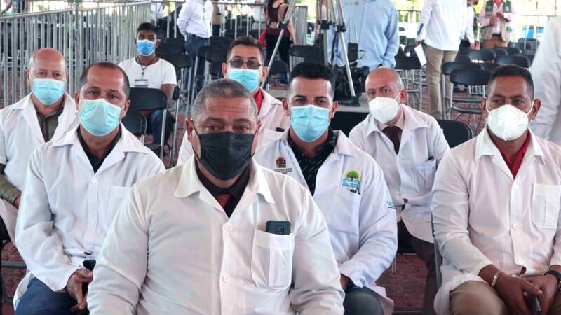 Médicos cubanos en México: Informe denuncia persecución y violencia a los profesionales