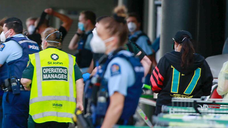 Atentado terrorista en Nueva Zelanda: Hombre entra a supermercado y apuñala a 6 personas