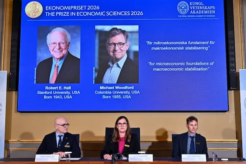 Nobel de Economía 2026: Premian a estadounidenses por modelo que enfrenta crisis económica e inflación