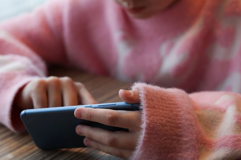 Apple anuncia nuevos ‘candados’ para proteger a niñas y niños en internet