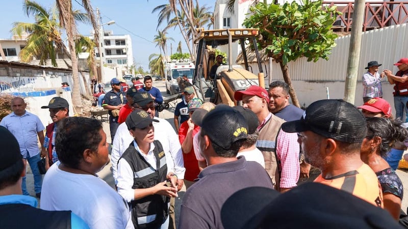Supervisa la gobernadora Evelyn Salgado las acciones de limpieza en Playa Bonfil