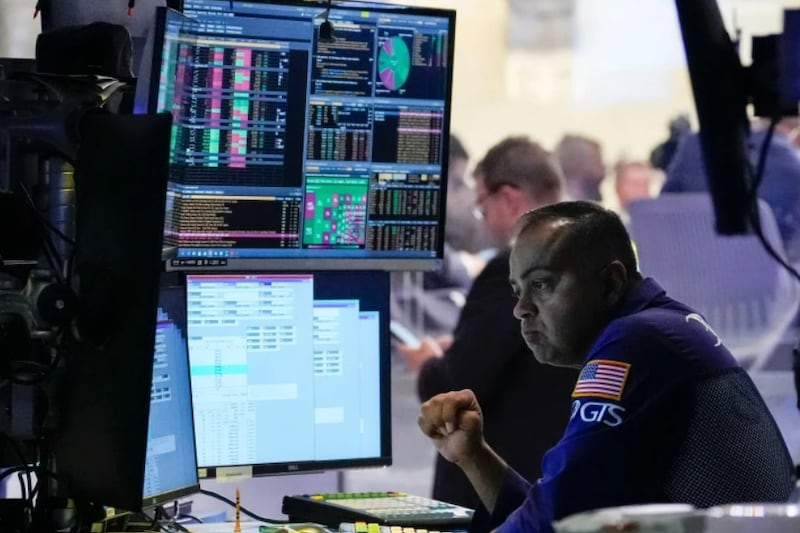 Wall Street avanza mixto previo al reporte de Nvidia: ¿Cómo opera HOY?