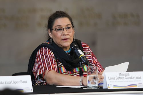 Ministra muy ‘cobrona’