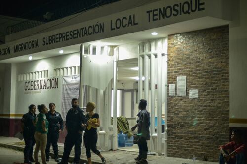 Muere guatemalteco tras motín en la estación migratoria de Tenosique, Tabasco