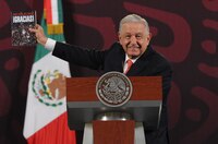 Iniciativas son para reflexionar sobre mayoría calificada, admite AMLO