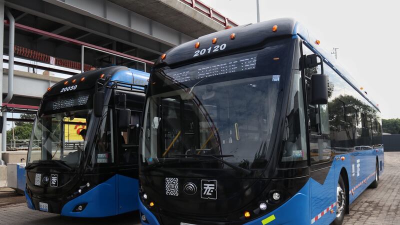 Trolebús y Metrobús chocan en Avenida Tláhuac; al menos 14 usuarios lesionados