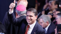 Trump gana una batalla en el Senado: Confirman a Todd Blanche, su exabogado, como fiscal general