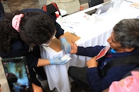 Rutas de la salud son un éxito, asegura Salomón Jara; abasto de medicamentos en Oaxaca es de hasta 80%