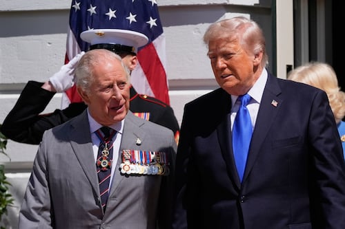 Trump sorprende con ‘regalo’ al rey Carlos III: ‘Perdona’ aranceles al whisky escocés