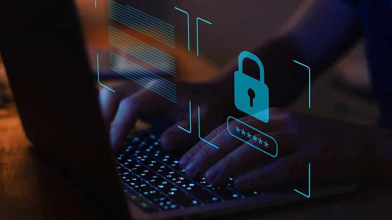 Robo de identidad apunta a adultos mayores, alerta la banca