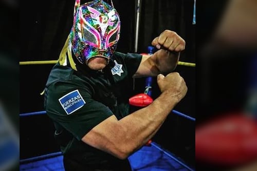 Por pasado de rudo: Detienen y dan de baja a ‘Pegaso’, policía y luchador de Puebla, por golpear a su hijo