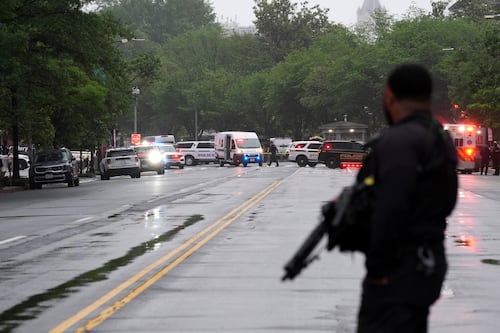 Tiroteo cerca de la Casa Blanca deja un muerto y un herido; sospechoso atacó puesto de vigilancia