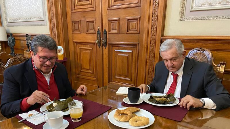 La política en la mesa: 9 veces que AMLO ha gobernado con tamales de chipilín, chicharrón y huitlacoche