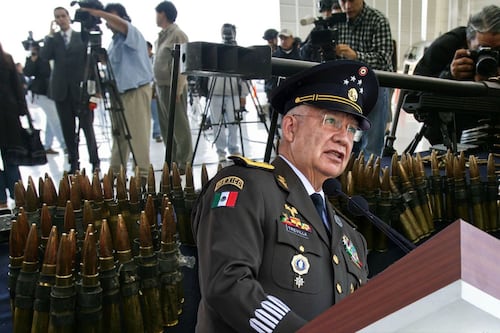 Mitad de cartuchos de alto poder decomisados en México los fabrica contratista del Pentágono: Sedena