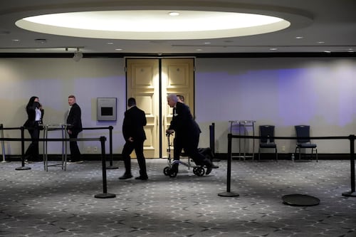 Evacuación de Trump: Publican primer video del supuesto tirador en la Cena de Corresponsales 2026