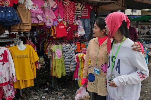 GRWM para los aranceles de Trump: Así se elevará el costo de la ropa y zapatos en EU