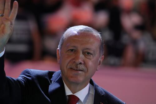 Ataques hacia la economía de Turquía son como atentar contra la bandera: Erdogan
