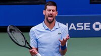 Djokovic tiene planes de vacunarse ante el COVID tras victoria de Nadal, asegura biógrafo