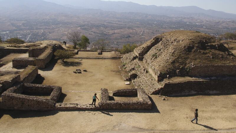 Piden suspender construcción de carretera en Monte Albán