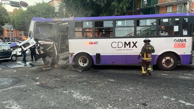 Accidente en Circuito Interior: Choque de unidad de transporte público deja 21 personas heridas