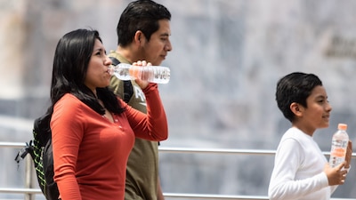 Las autoridades sugirieron a la gente mantenerse informada sobre el estado del clima