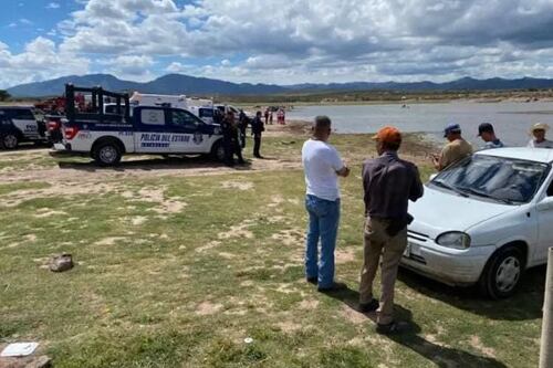 Helicóptero cae en Presa Chihuahua; rescatan a 3 personas