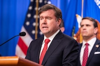 ¿Se rompe el Departamento del Tesoro de Trump? Jefe de sanciones renunciará tras fricciones con Bessent