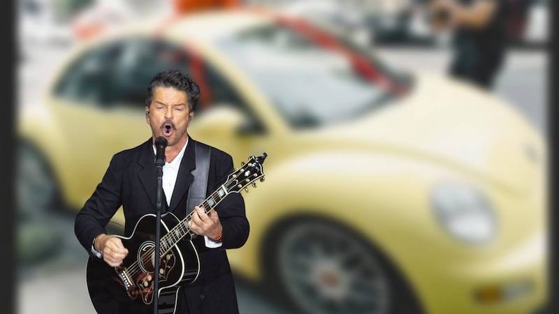 ‘Un taxista seduciendo a la vida’: Ricardo Arjona regala auto a mexicano que inspiró ‘Historia de un taxi’