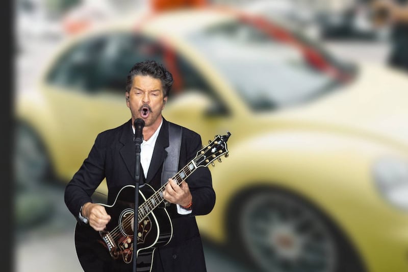 ‘Un taxista seduciendo a la vida’: Ricardo Arjona regala auto a mexicano que inspiró ‘Historia de un taxi’