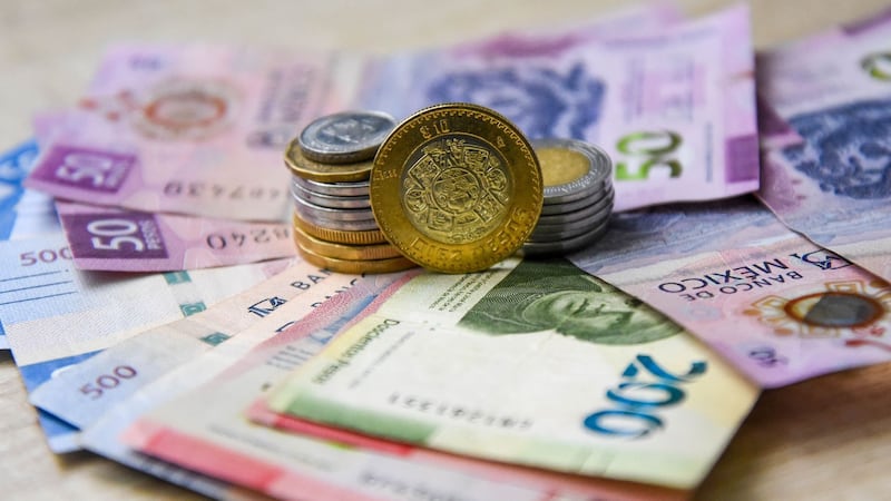 Erosión del carry trade le pega al peso mexicano: Diferencial de tasas entre México y EU dispara al dólar