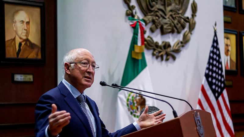 México y EU necesitan ‘marcos duraderos’ en temas migratorios: Ken Salazar