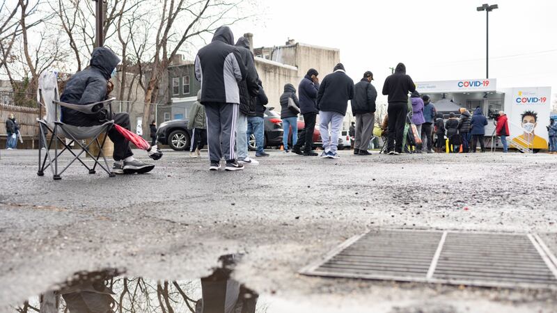 ¿Feliz 2022? Casos de COVID se disparan en EU por variante ómicron