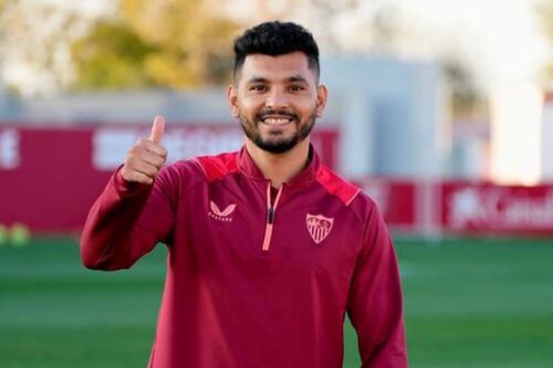 ‘Tecatito’ Corona vuelve a entrenar con el Sevilla; ¿Se cumplió el pronóstico de recuperación?