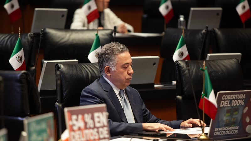 ¿Seguirá apoyando a la 4T? Así reapareció Enrique Inzunza en el Senado