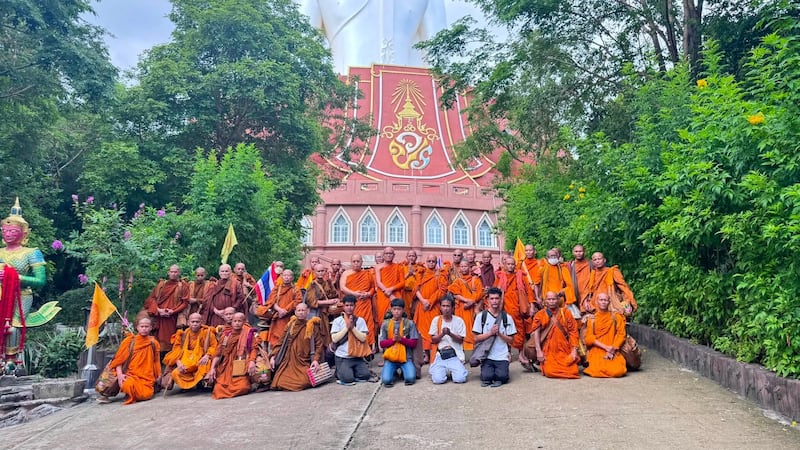 Niño de 11 años atropella a monjes que peregrinaban en Tailandia