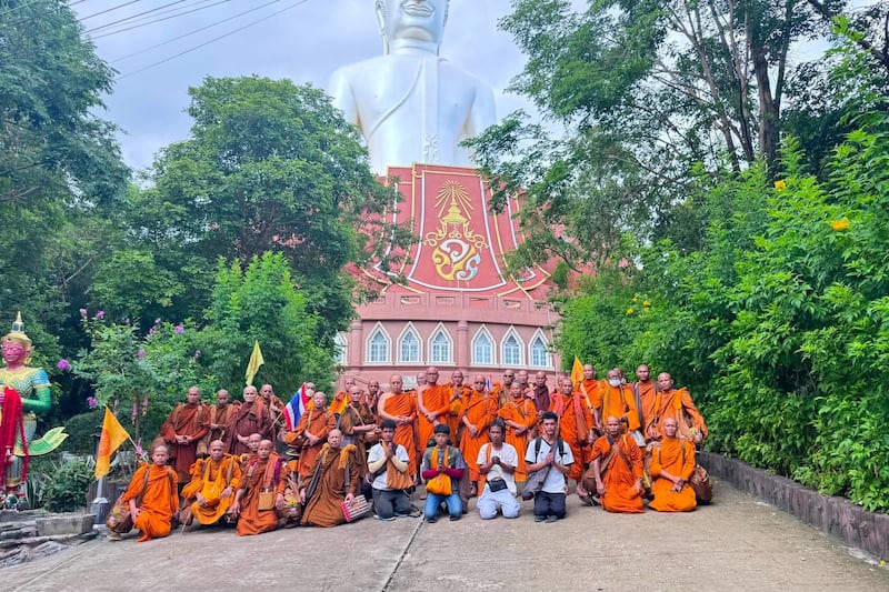 Niño de 11 años atropella a monjes que peregrinaban en Tailandia: Hay 9 muertos y 13 heridos