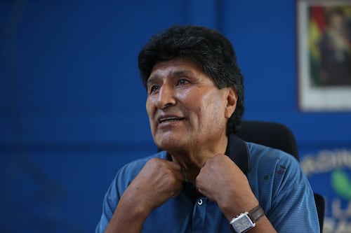 Evo Morales levanta huelga de hambre; legisladores irrumpen sesión en Congreso en Bolivia