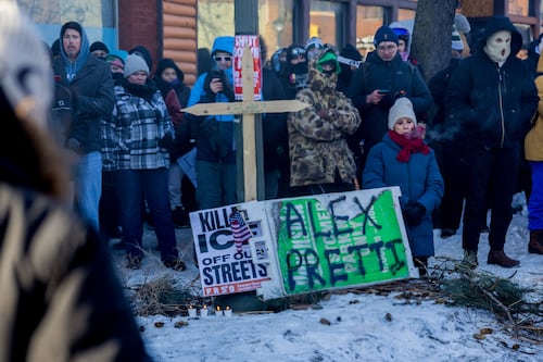 Demócratas amenazan con un cierre del gobierno en EU tras el último asesinato de ICE en Minneapolis