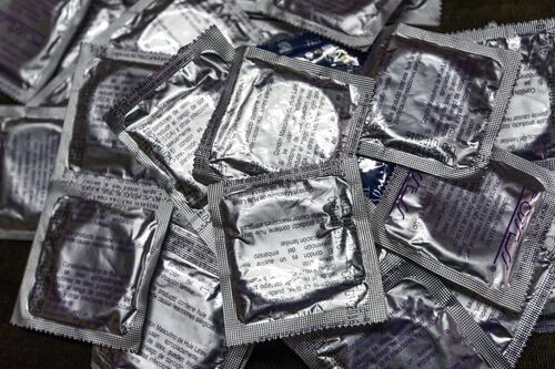 ‘Ponle... pero con globo’: ¿Cómo y dónde obtener condones gratis en CDMX?