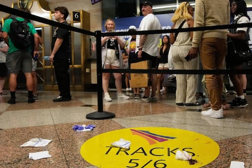 Un hombre apuñala a seis personas en estación de trenes de Nueva York: Esto sabemos