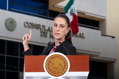 Consulados de México no hacen campaña política contra Trump, aclara Sheinbaum por revisiones