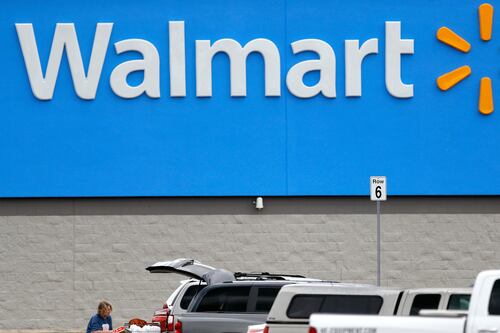 Ventas y ganancias de Walmart repuntan en primer trimestre por pandemia de COVID-19