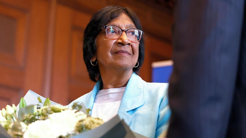 Navi Pillay bromea con hacer un ‘Corina Machado’: ‘Si me aplauden más, le regalo el Nobel a Trump’