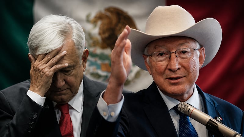 AMLO aplicó la ‘ley del hielo’ y no respondió llamadas tras arresto de ‘El Mayo’: Ken Salazar