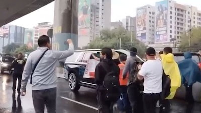 Durante el partido México-Corea del Sur, el diputado fue recibido con elogios.