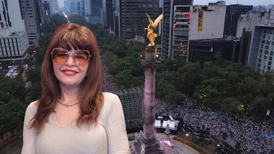 Itatí Cantoral estuvo atrapada en la multitud durante los festejos en el Ángel de la Independencia. (Foto: Créditos Cuartoscuro)