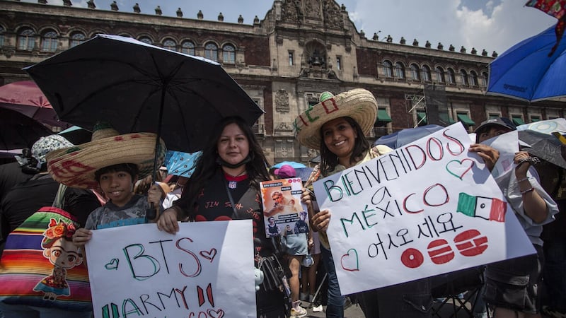 Sheinbaum da esperanza a ARMY: Dije a BTS que regresen el próximo año