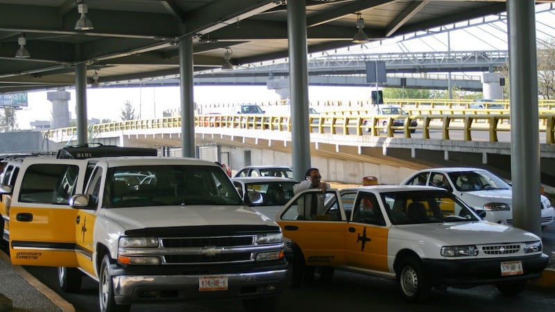 AICM demanda a Sitio 300; empresa de taxis tiene un adeudo de 60 millones de pesos