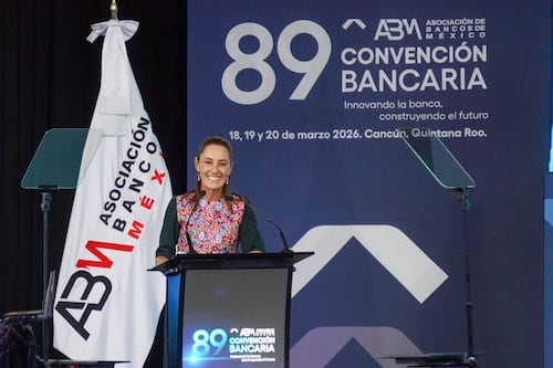 Pide Sheinbaum a banqueros aumentar el financiamiento