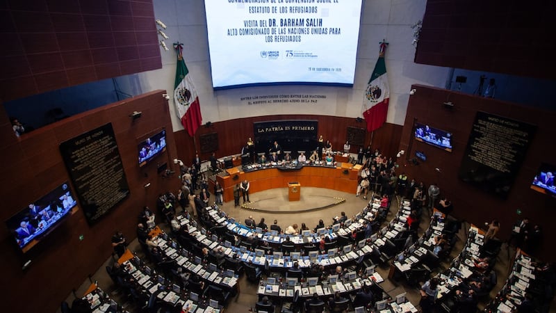 Senado aprueba la ‘Ley Antimemes’; oposición advierte que ‘criminaliza la risa’